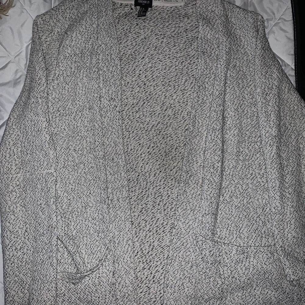 Forever 21 men’s Cardigan has pockets